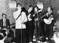 hoping to win a rscord deal